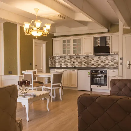 فندق يلدز لايف