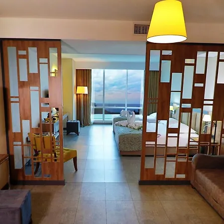 فندق يلدز لايف ترابزون